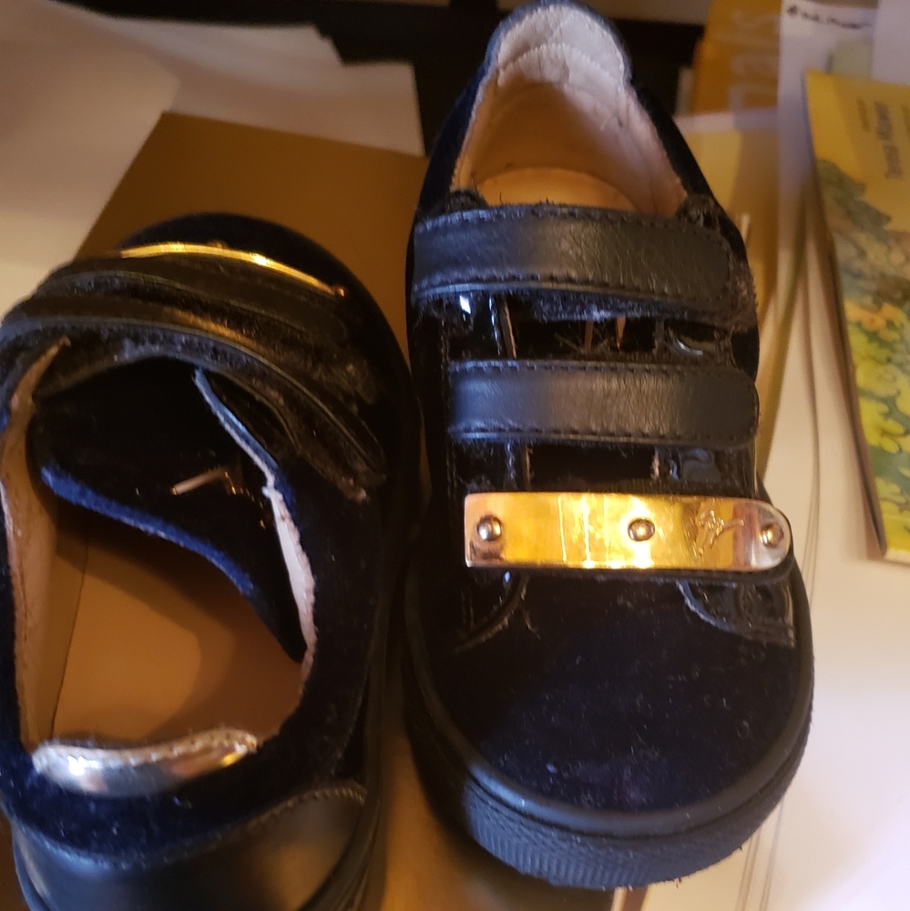 Children Euro 22 Giuseppe sneaker with box.